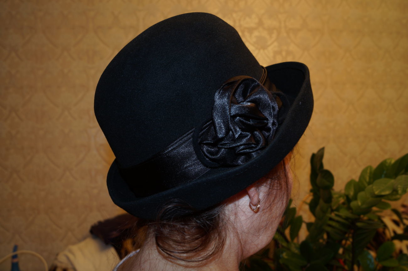 Элегантная женская шляпка