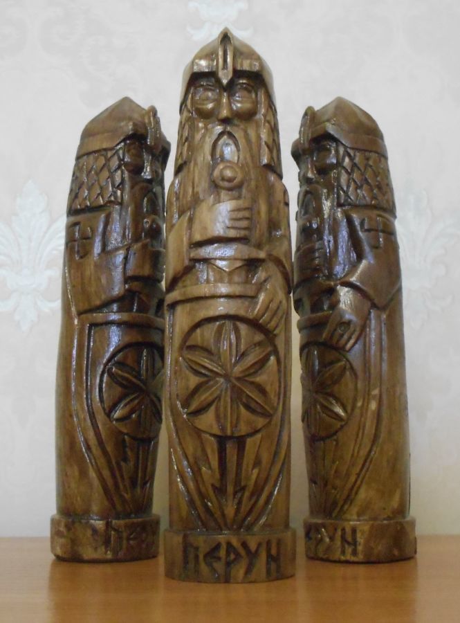 Перун- Кумир, Чур, славянский Бог. Оберег хранитель воителю.