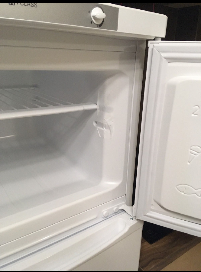 Холодильник майже новий ST 145 Indesid