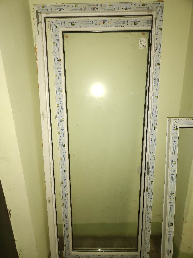 Дверь 215*86 см металопластиковая