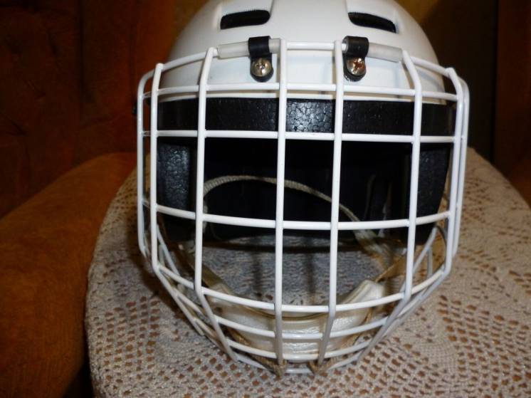 Продам шлем хоккейный. Размер 55.