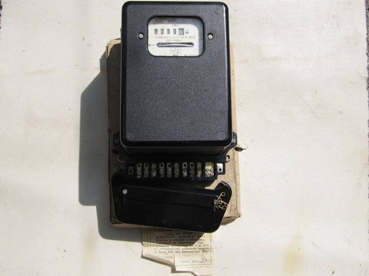 Счётчик электрический СА4-И672М, индукционный, трёхфазный.