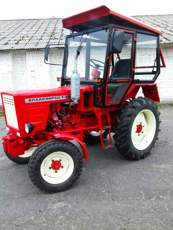 Экспортный б/у трактор 2000 года выпуска Владимирец Т 25 А 25 л/с
