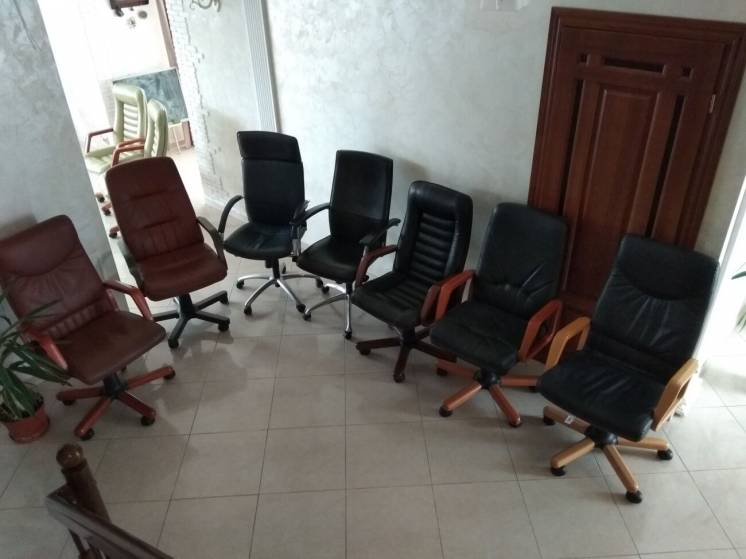 Кресло офисное кожаное, офісні шкіряні крісла на коліщатках