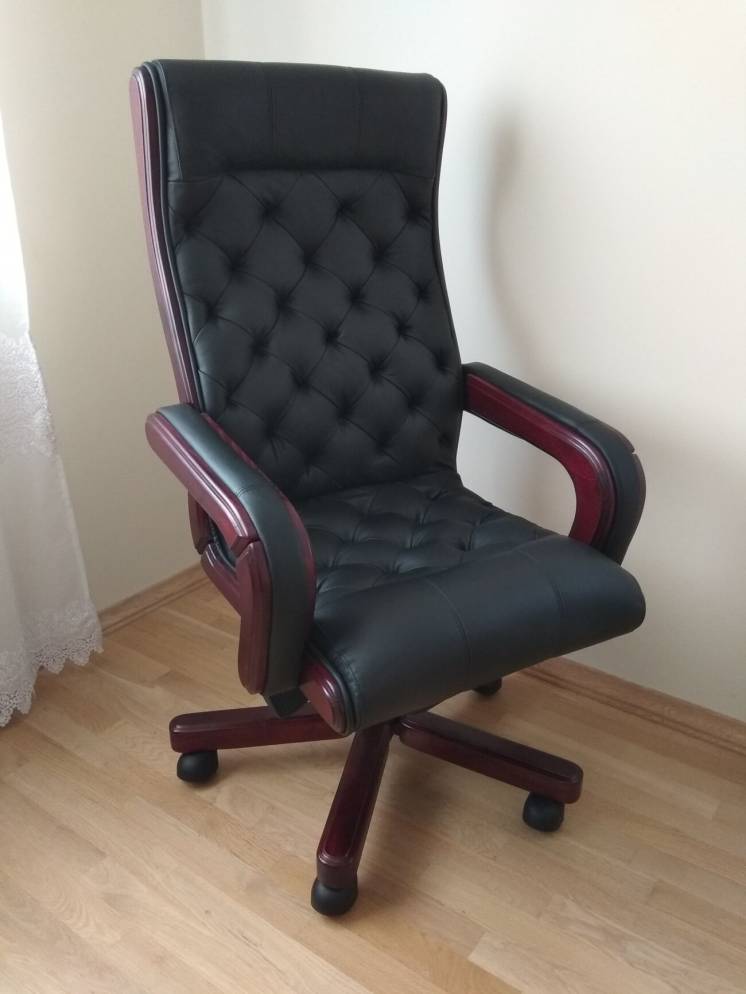Новое кожаное кресло управляющего chester, Нове шкіряне крісло кабінет