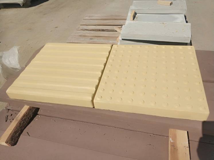 Плитка тактильная 400:400 мм бетонная желтая