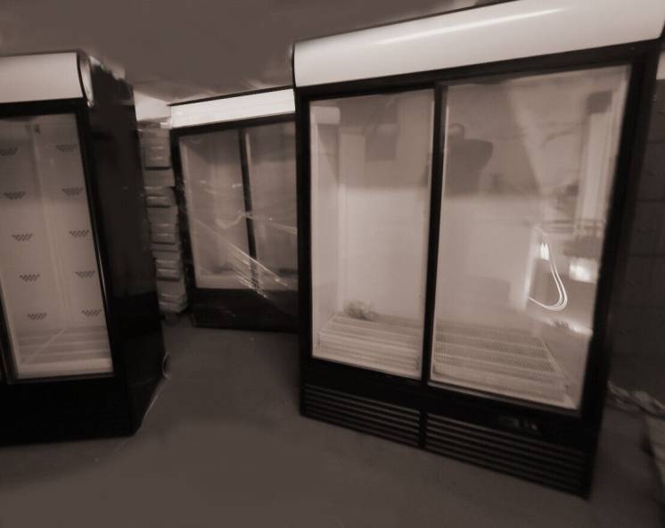 Самые широкие. Б.У витринные шкафы холодильные в хор.товарном виде!