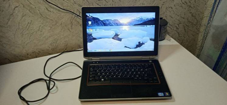 Мощный ноутбук Dell Latitude E6420 core i7 8озу в хорошем состоянии